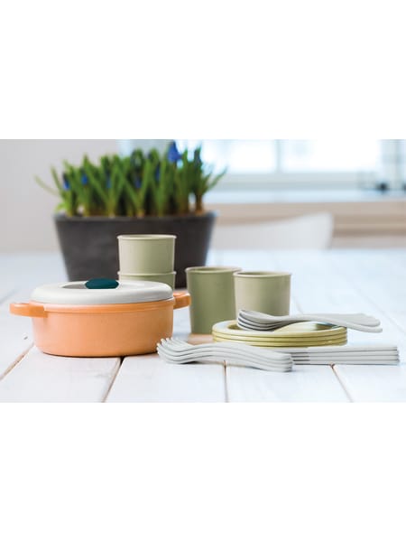 Spisesæt til børn i beige og grønne farver i gennemsigtig produktæske