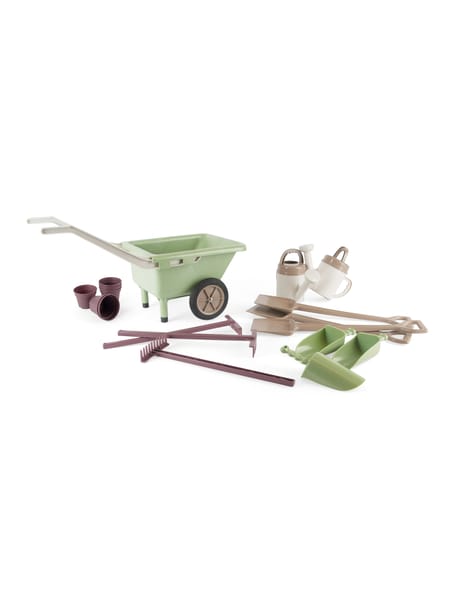 Grøn trillebør, haveredskaber og plantekasser til sandleg og havearbejdsleg.