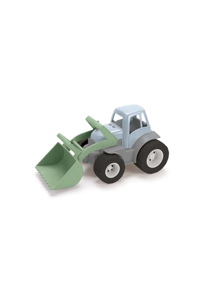 Lille mintgrøn traktor med skovl på våd grå overflade med jordklumper