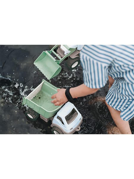 Grå og lysegrøn legelastbil med tippelad