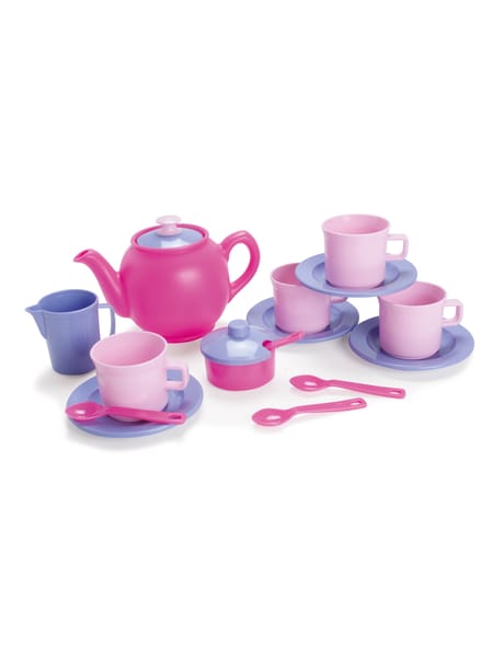 To børn ved havebord der leger med lyserødt legetøjstesæt i solskinsvejr