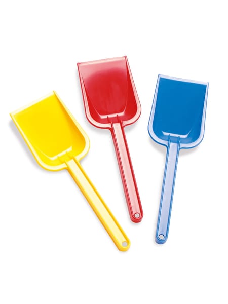 Tre sandlegetøjsskovle i gul, rød og blå farve