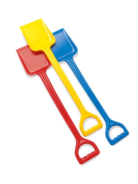 Tre lange skovle med håndtag i blå, gul og rød