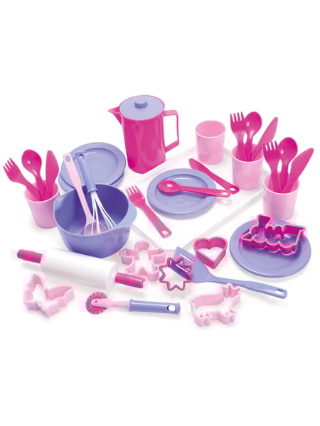 To børn ved havebord leger med lyserødt og lilla legetøjsservice