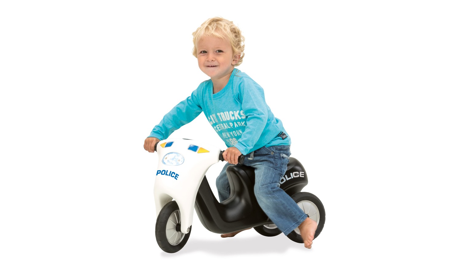 Et barn på hvid og sort motorcykel-legetøj i politidesign