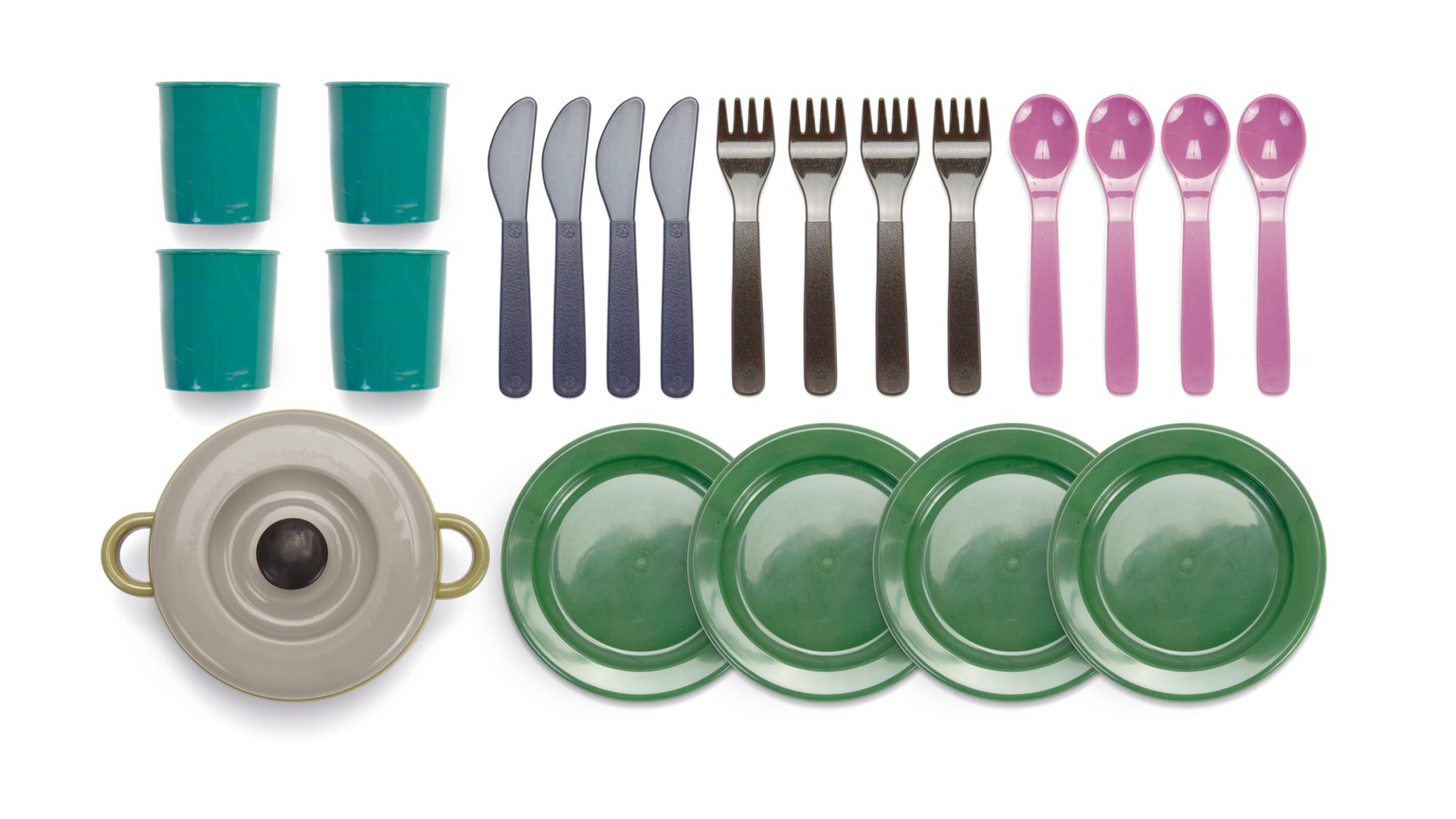 Børnespisesæt med grønne tallerkener, turkise kopper, bestik og lyserøde skeer i et komplet sæt.
