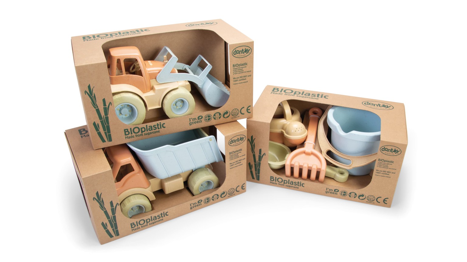 Tre miljøvenlige legetøjskøretøjer i lyseblå og beige nuancer i papæsker