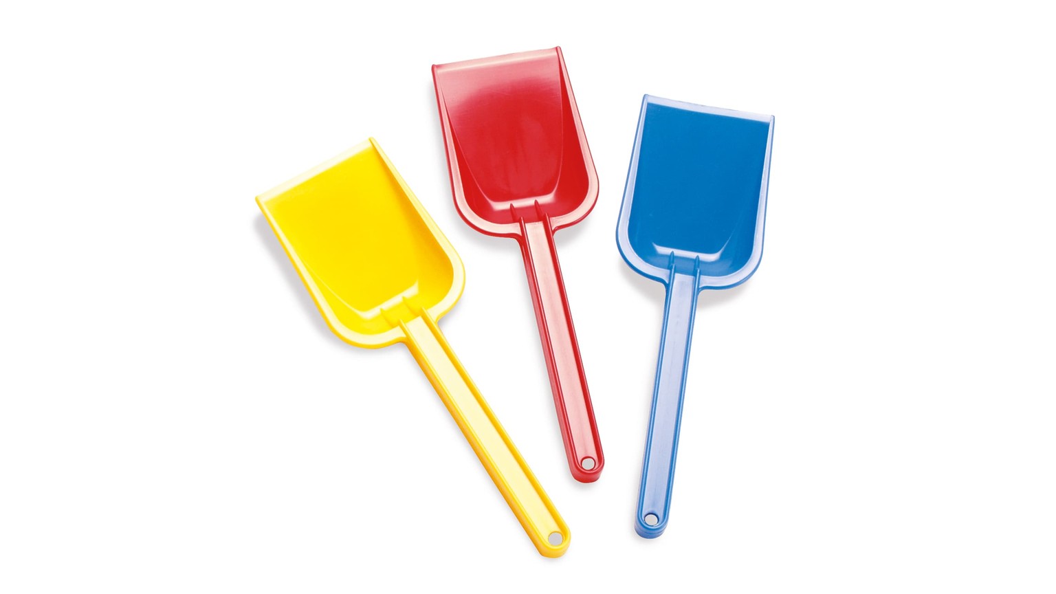 Tre sandlegetøjsskovle i gul, rød og blå farve